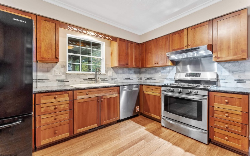 1 Greenway Avenue, Morgantown, West Virginia 26508, 4 Bedrooms Bedrooms, 9 Rooms Rooms,2 BathroomsBathrooms,Single Family Detached,For Sale,Greenway,10161833