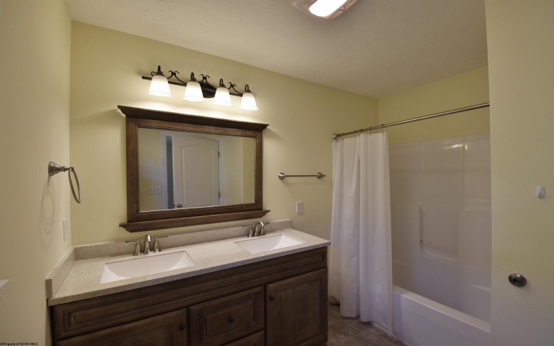 222 Timber Ridge Drive, Bridgeport, West Virginia 26330, 3 Bedrooms Bedrooms, 6 Rooms Rooms,3 BathroomsBathrooms,Residential Rentals,For Rent,Timber Ridge,10161834