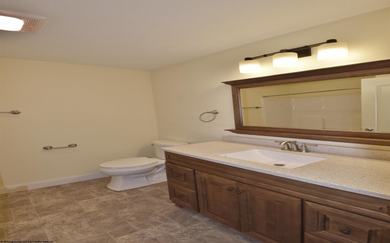 222 Timber Ridge Drive, Bridgeport, West Virginia 26330, 3 Bedrooms Bedrooms, 6 Rooms Rooms,3 BathroomsBathrooms,Residential Rentals,For Rent,Timber Ridge,10161834
