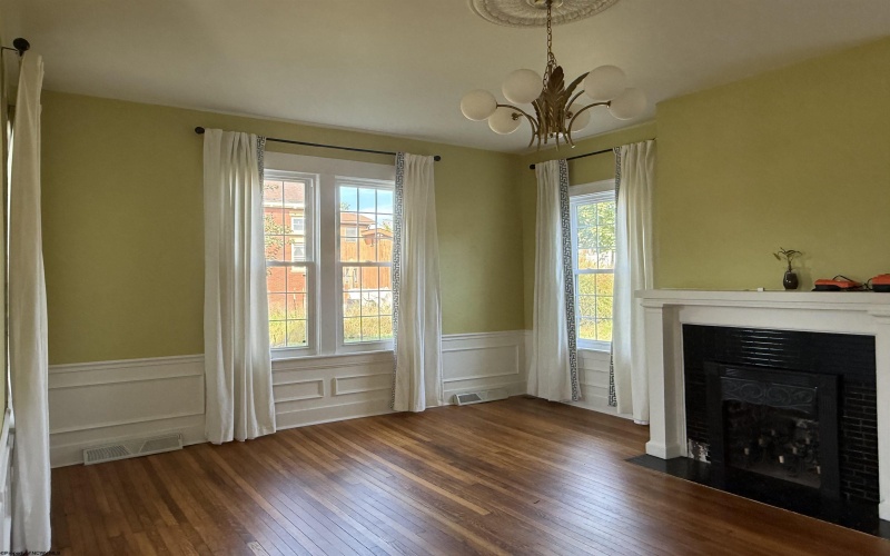 125 Hartland Avenue, Clarksburg, West Virginia 26301, 3 Bedrooms Bedrooms, 7 Rooms Rooms,1 BathroomBathrooms,Single Family Detached,For Sale,Hartland,10161843