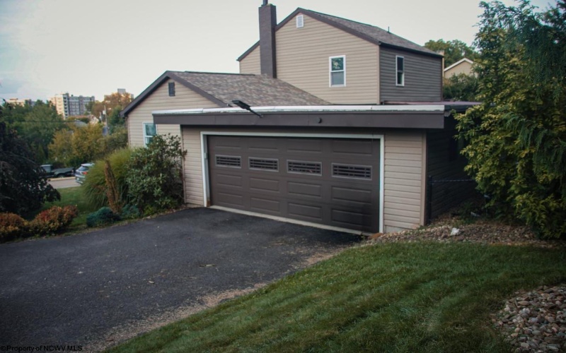 927 Fairfax Drive, Morgantown, West Virginia 26505, 4 Bedrooms Bedrooms, 11 Rooms Rooms,2 BathroomsBathrooms,Single Family Detached,For Sale,Fairfax,10161841