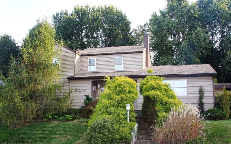 927 Fairfax Drive, Morgantown, West Virginia 26505, 4 Bedrooms Bedrooms, 11 Rooms Rooms,2 BathroomsBathrooms,Single Family Detached,For Sale,Fairfax,10161841