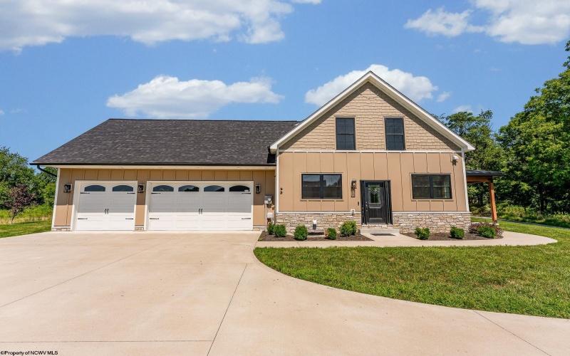 529 Bowers Lane, Morgantown, West Virginia 26508, 6 Bedrooms Bedrooms, 17 Rooms Rooms,4 BathroomsBathrooms,Single Family Detached,For Sale,Bowers,10158688