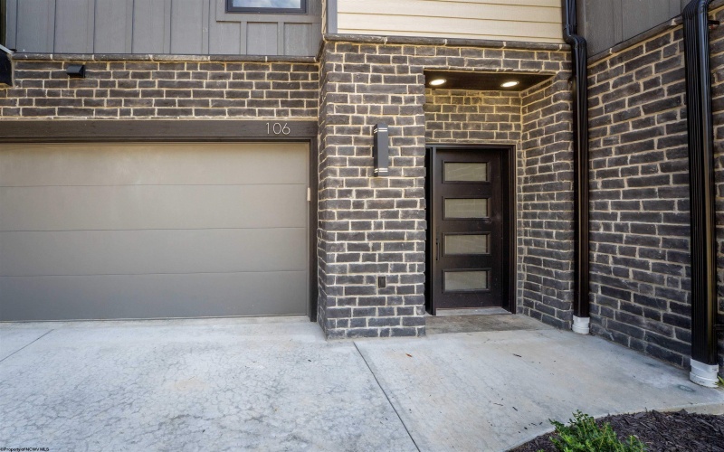 106 Tivoli Garden Drive, Morgantown, West Virginia 26508, 4 Bedrooms Bedrooms, 9 Rooms Rooms,4 BathroomsBathrooms,Single Family Attached,For Sale,Tivoli Garden,10161862