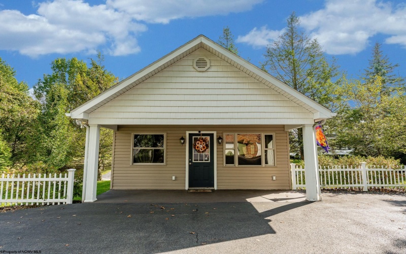 200 Balsinger Road, Uniontown, Pennsylvania 15401, 3 Bedrooms Bedrooms, 10 Rooms Rooms,2 BathroomsBathrooms,Single Family Detached,For Sale,Balsinger,10161867