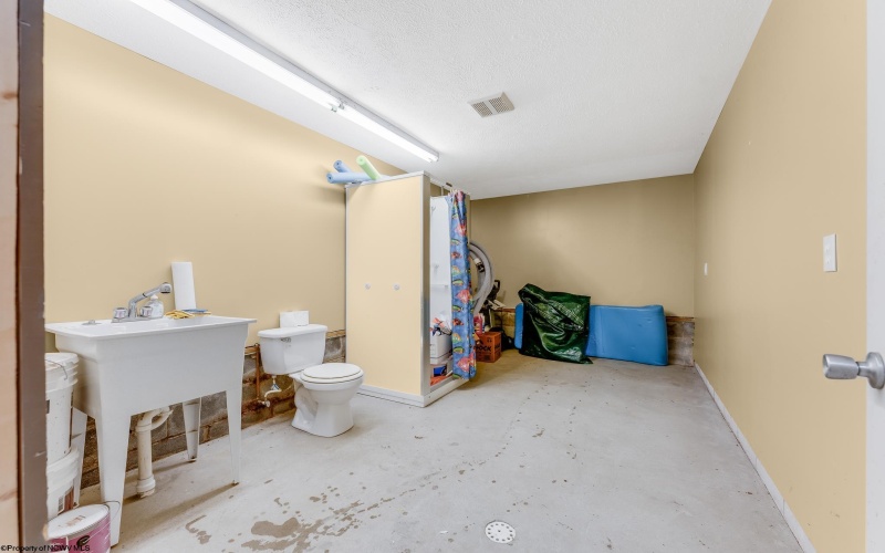 200 Balsinger Road, Uniontown, Pennsylvania 15401, 3 Bedrooms Bedrooms, 10 Rooms Rooms,2 BathroomsBathrooms,Single Family Detached,For Sale,Balsinger,10161867