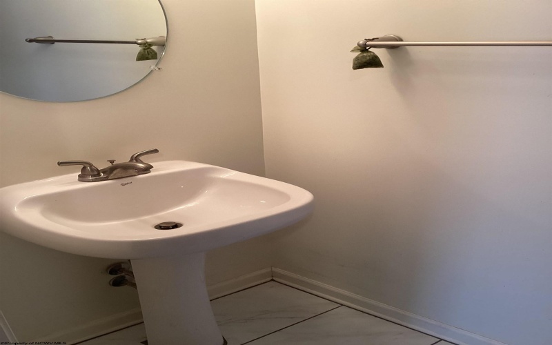 104 Eagle Drive, Maidsville, West Virginia 26541, 3 Bedrooms Bedrooms, 5 Rooms Rooms,1 BathroomBathrooms,Single Family Attached,For Sale,Eagle,10161879