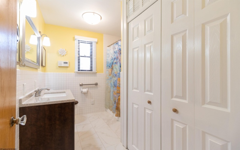 20 Meadow Lane, Bridgeport, West Virginia 26330, 3 Bedrooms Bedrooms, 6 Rooms Rooms,1 BathroomBathrooms,Single Family Detached,For Sale,Meadow,10161878