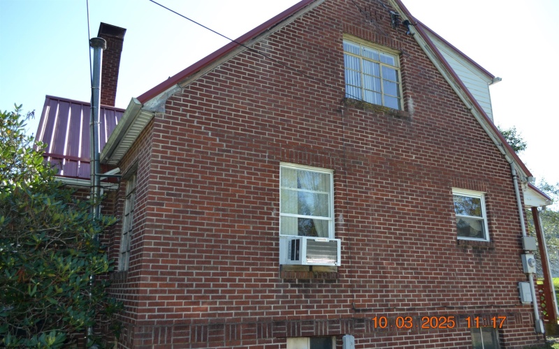 125 Riverside Drive, Weston, West Virginia 26452, 3 Bedrooms Bedrooms, 7 Rooms Rooms,1 BathroomBathrooms,Single Family Detached,For Sale,Riverside,10161853 125 Riverside Drive, Weston, West Virginia 26452, 3 Bedrooms Bedrooms, 7 Rooms Rooms,1 BathroomBathrooms,Single Family Detached,For Sale,Riverside,10161853