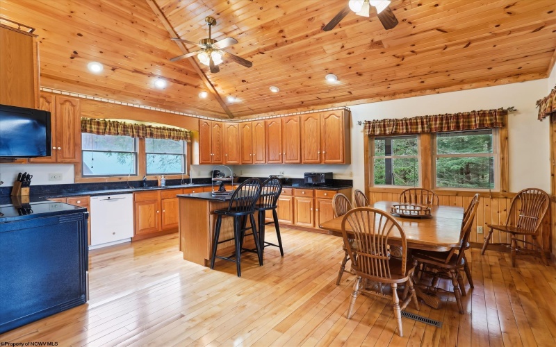 404 Black Bear Trail, Davis, West Virginia 26260, 2 Bedrooms Bedrooms, 6 Rooms Rooms,2 BathroomsBathrooms,Single Family Detached,For Sale,Black Bear,10158751