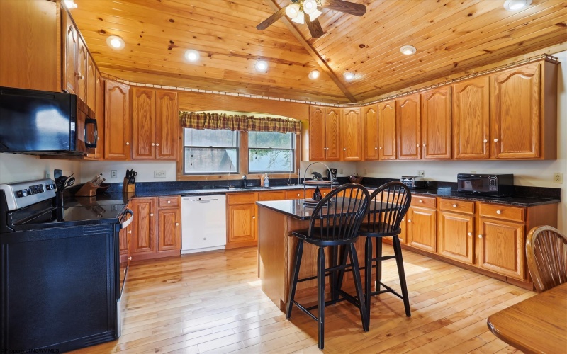 404 Black Bear Trail, Davis, West Virginia 26260, 2 Bedrooms Bedrooms, 6 Rooms Rooms,2 BathroomsBathrooms,Single Family Detached,For Sale,Black Bear,10158751