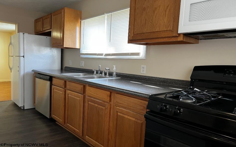 215 Western Avenue, Westover, West Virginia 26501, 2 Bedrooms Bedrooms, 5 Rooms Rooms,1 BathroomBathrooms,Single Family Detached,For Sale,Western,10161895