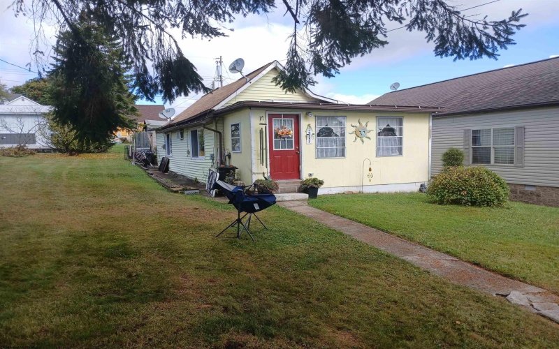 352 Thomas Avenue, Davis, West Virginia 26260, 2 Bedrooms Bedrooms, 5 Rooms Rooms,1 BathroomBathrooms,Single Family Detached,For Sale,Thomas,10161914
