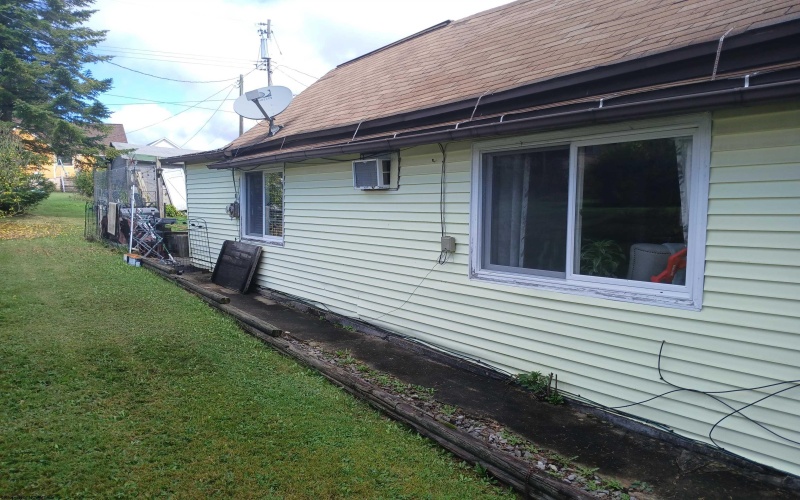 352 Thomas Avenue, Davis, West Virginia 26260, 2 Bedrooms Bedrooms, 5 Rooms Rooms,1 BathroomBathrooms,Single Family Detached,For Sale,Thomas,10161914