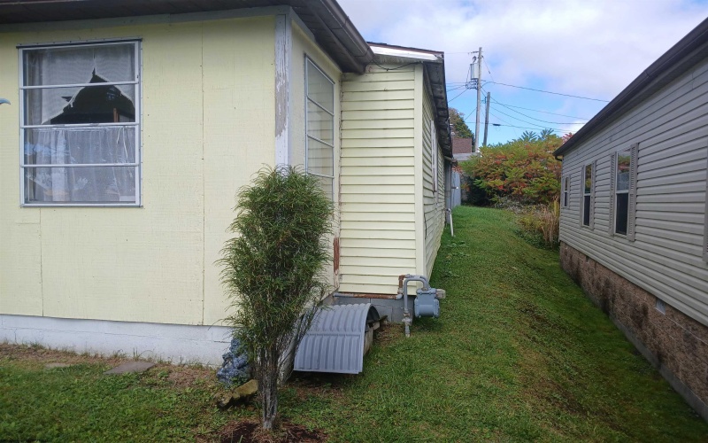 352 Thomas Avenue, Davis, West Virginia 26260, 2 Bedrooms Bedrooms, 5 Rooms Rooms,1 BathroomBathrooms,Single Family Detached,For Sale,Thomas,10161914