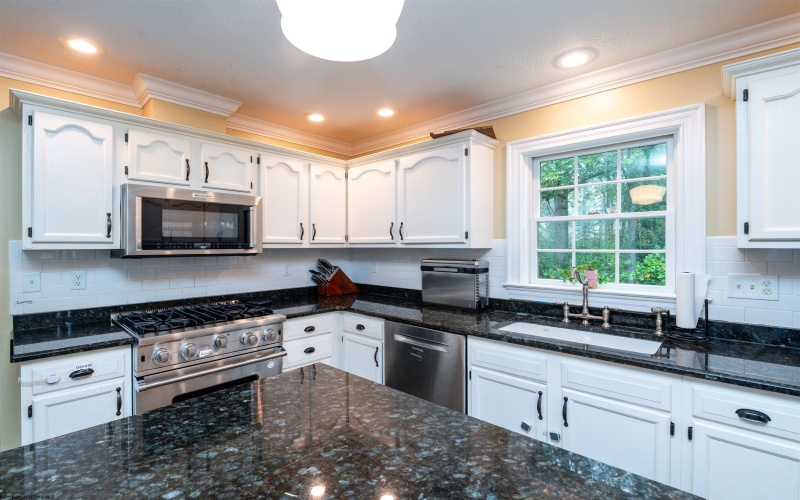 332 Timberbrook Lane, Bridgeport, West Virginia 26330, 6 Bedrooms Bedrooms, 12 Rooms Rooms,3 BathroomsBathrooms,Single Family Detached,For Sale,Timberbrook,10161902