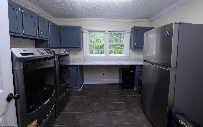 332 Timberbrook Lane, Bridgeport, West Virginia 26330, 6 Bedrooms Bedrooms, 12 Rooms Rooms,3 BathroomsBathrooms,Single Family Detached,For Sale,Timberbrook,10161902