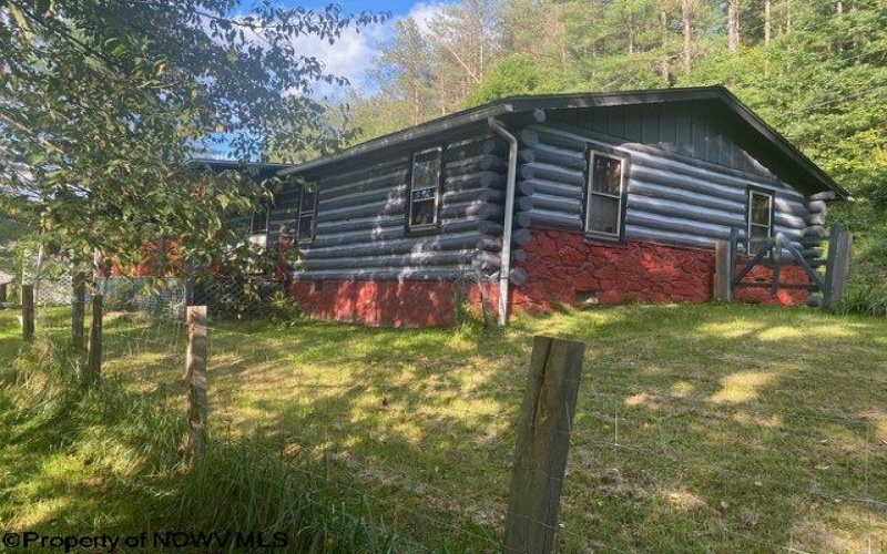 6898 Parsons Road, Montrose, West Virginia 26283, 2 Bedrooms Bedrooms, 4 Rooms Rooms,1 BathroomBathrooms,Single Family Detached,For Sale,Parsons,10161912