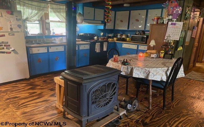 6898 Parsons Road, Montrose, West Virginia 26283, 2 Bedrooms Bedrooms, 4 Rooms Rooms,1 BathroomBathrooms,Single Family Detached,For Sale,Parsons,10161912