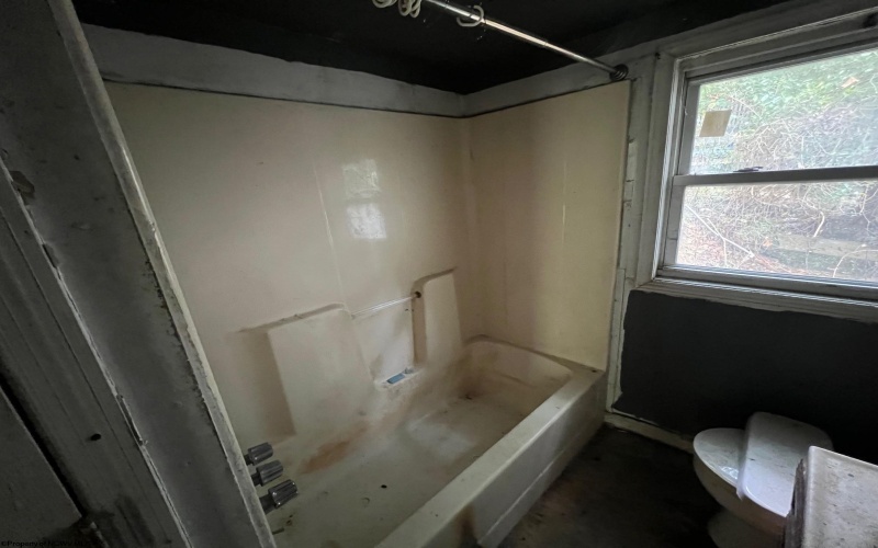 1945 Listravia Avenue, Morgantown, West Virginia 26505, 1 Bedroom Bedrooms, 3 Rooms Rooms,1 BathroomBathrooms,Single Family Detached,For Sale,Listravia,10161702