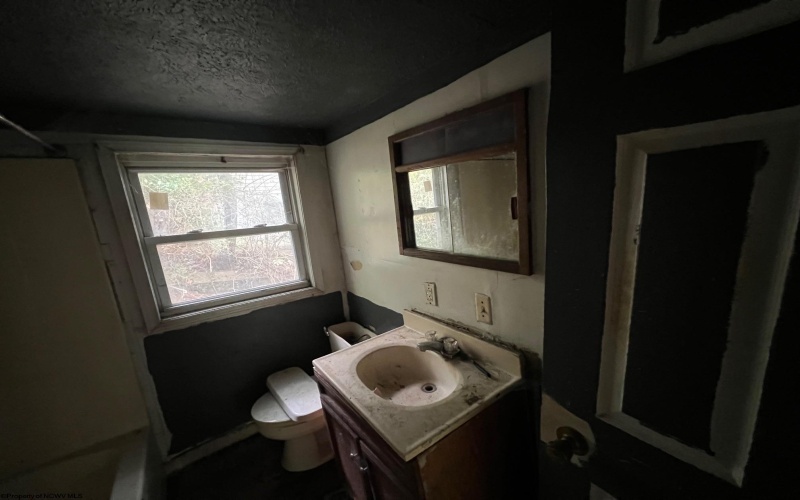 1945 Listravia Avenue, Morgantown, West Virginia 26505, 1 Bedroom Bedrooms, 3 Rooms Rooms,1 BathroomBathrooms,Single Family Detached,For Sale,Listravia,10161702
