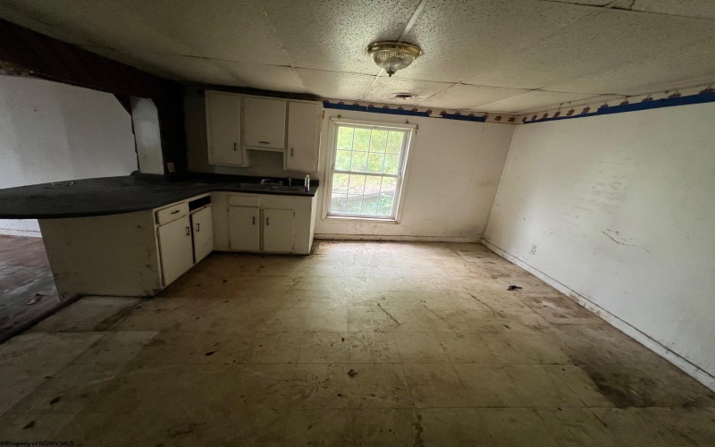 1945 Listravia Avenue, Morgantown, West Virginia 26505, 1 Bedroom Bedrooms, 3 Rooms Rooms,1 BathroomBathrooms,Single Family Detached,For Sale,Listravia,10161702