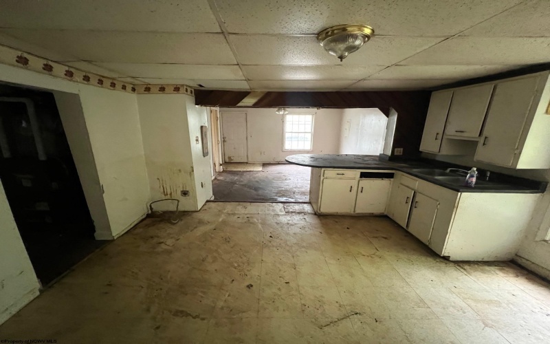 1945 Listravia Avenue, Morgantown, West Virginia 26505, 1 Bedroom Bedrooms, 3 Rooms Rooms,1 BathroomBathrooms,Single Family Detached,For Sale,Listravia,10161702