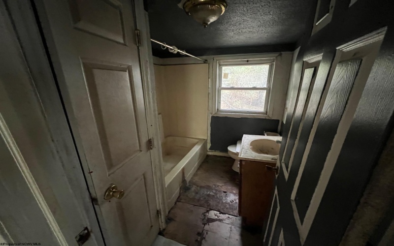 1945 Listravia Avenue, Morgantown, West Virginia 26505, 1 Bedroom Bedrooms, 3 Rooms Rooms,1 BathroomBathrooms,Single Family Detached,For Sale,Listravia,10161702