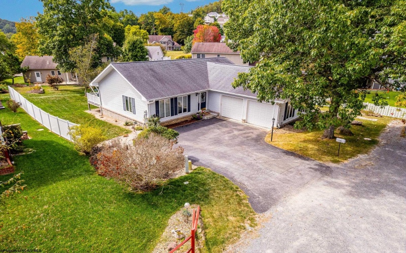 109 Trevilla Avenue, Morgantown, West Virginia 26508, 4 Bedrooms Bedrooms, 10 Rooms Rooms,3 BathroomsBathrooms,Single Family Detached,For Sale,Trevilla,10161907