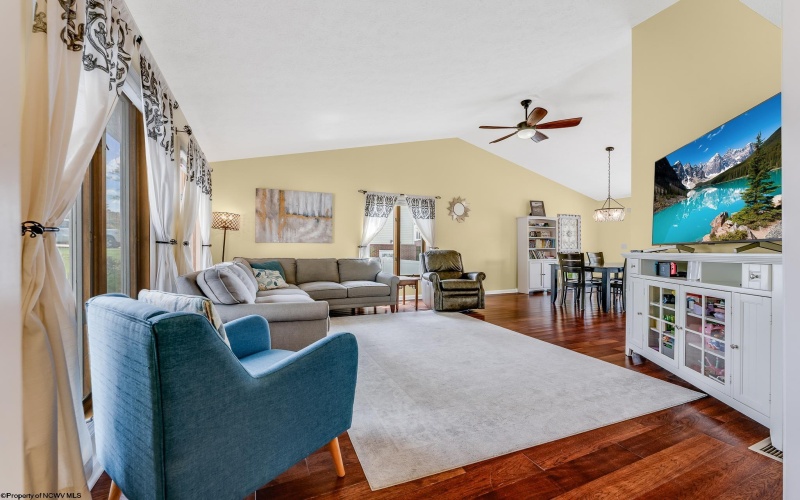 109 Trevilla Avenue, Morgantown, West Virginia 26508, 4 Bedrooms Bedrooms, 10 Rooms Rooms,3 BathroomsBathrooms,Single Family Detached,For Sale,Trevilla,10161907