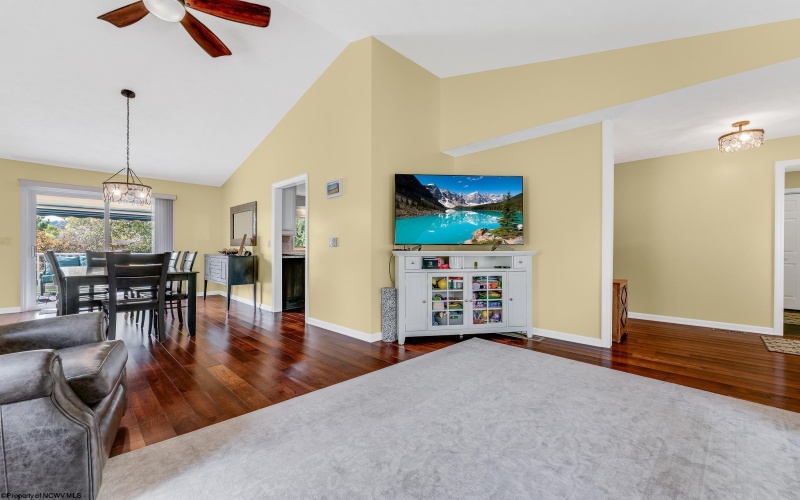 109 Trevilla Avenue, Morgantown, West Virginia 26508, 4 Bedrooms Bedrooms, 10 Rooms Rooms,3 BathroomsBathrooms,Single Family Detached,For Sale,Trevilla,10161907
