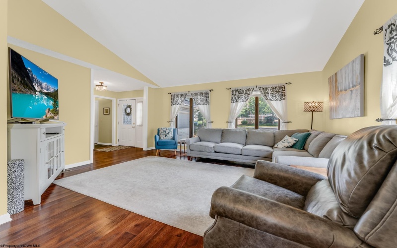 109 Trevilla Avenue, Morgantown, West Virginia 26508, 4 Bedrooms Bedrooms, 10 Rooms Rooms,3 BathroomsBathrooms,Single Family Detached,For Sale,Trevilla,10161907