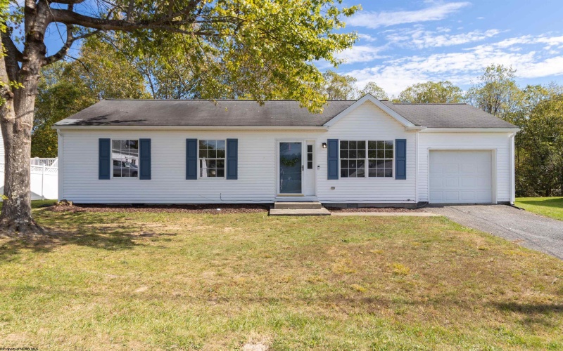 123 Fairfax Drive, Bridgeport, West Virginia 26330, 3 Bedrooms Bedrooms, 7 Rooms Rooms,1 BathroomBathrooms,Single Family Detached,For Sale,Fairfax,10161911