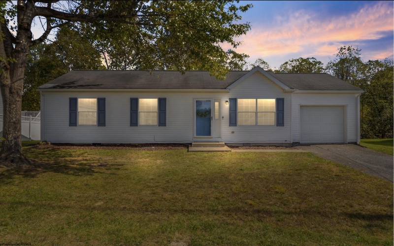 123 Fairfax Drive, Bridgeport, West Virginia 26330, 3 Bedrooms Bedrooms, 7 Rooms Rooms,1 BathroomBathrooms,Single Family Detached,For Sale,Fairfax,10161911