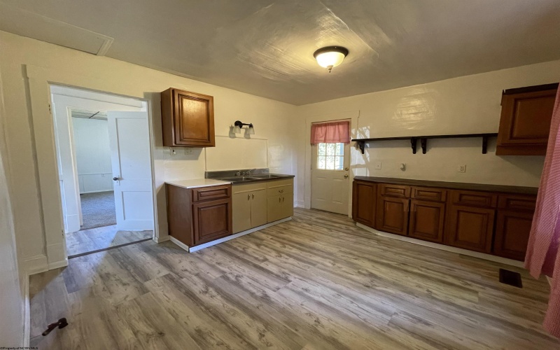129 Thorn Street, Clarksburg, West Virginia 26301, 2 Bedrooms Bedrooms, 4 Rooms Rooms,1 BathroomBathrooms,Single Family Detached,For Sale,Thorn,10161933 129 Thorn Street, Clarksburg, West Virginia 26301, 2 Bedrooms Bedrooms, 4 Rooms Rooms,1 BathroomBathrooms,Single Family Detached,For Sale,Thorn,10161933