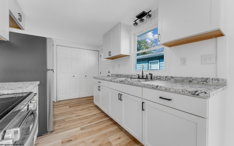 702 Park Avenue, Fairmont, West Virginia 26554, 3 Bedrooms Bedrooms, 6 Rooms Rooms,1 BathroomBathrooms,Single Family Detached,For Sale,Park,10161932