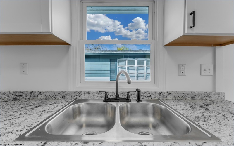 702 Park Avenue, Fairmont, West Virginia 26554, 3 Bedrooms Bedrooms, 6 Rooms Rooms,1 BathroomBathrooms,Single Family Detached,For Sale,Park,10161932