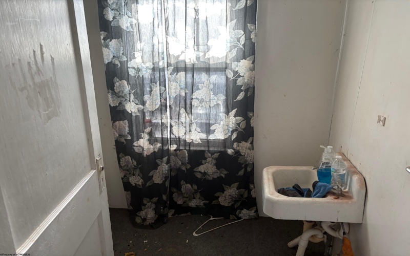 339 MID Avenue, Weston, West Virginia 26452, 3 Bedrooms Bedrooms, 6 Rooms Rooms,2 BathroomsBathrooms,Single Family Detached,For Sale,MID,10161919 339 MID Avenue, Weston, West Virginia 26452, 3 Bedrooms Bedrooms, 6 Rooms Rooms,2 BathroomsBathrooms,Single Family Detached,For Sale,MID,10161919