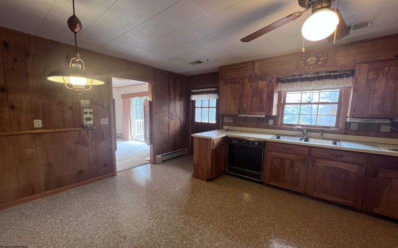 110 Southview Drive, Elkins, West Virginia 26241-001, 3 Bedrooms Bedrooms, 10 Rooms Rooms,3 BathroomsBathrooms,Single Family Detached,For Sale,Southview,10161922
