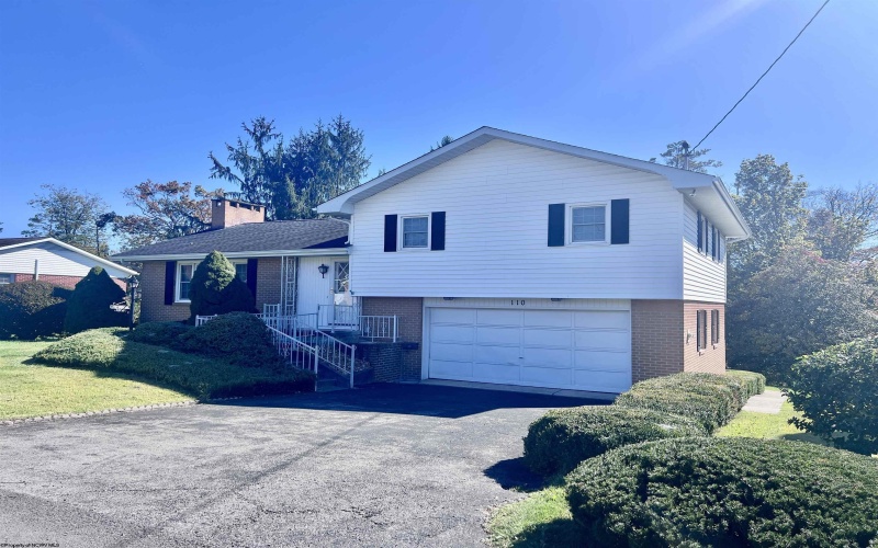 110 Southview Drive, Elkins, West Virginia 26241-001, 3 Bedrooms Bedrooms, 10 Rooms Rooms,3 BathroomsBathrooms,Single Family Detached,For Sale,Southview,10161922