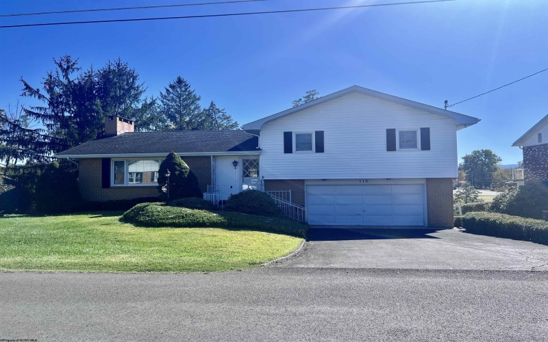 110 Southview Drive, Elkins, West Virginia 26241-001, 3 Bedrooms Bedrooms, 10 Rooms Rooms,3 BathroomsBathrooms,Single Family Detached,For Sale,Southview,10161922
