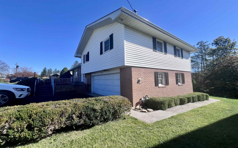 110 Southview Drive, Elkins, West Virginia 26241-001, 3 Bedrooms Bedrooms, 10 Rooms Rooms,3 BathroomsBathrooms,Single Family Detached,For Sale,Southview,10161922