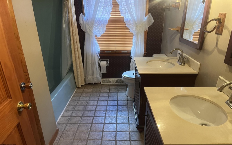 228 Right Freemans Creek Road, Weston, West Virginia 26452, 4 Bedrooms Bedrooms, 7 Rooms Rooms,2 BathroomsBathrooms,Single Family Detached,For Sale,Right Freemans Creek,10161927