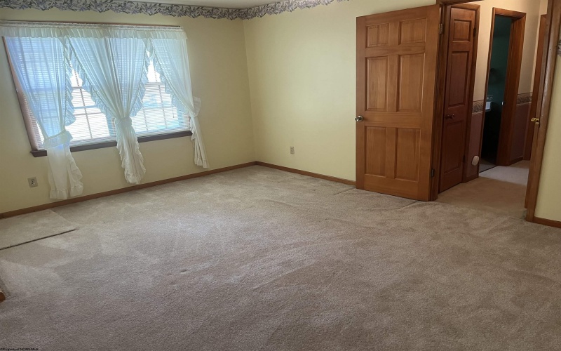 228 Right Freemans Creek Road, Weston, West Virginia 26452, 4 Bedrooms Bedrooms, 7 Rooms Rooms,2 BathroomsBathrooms,Single Family Detached,For Sale,Right Freemans Creek,10161927