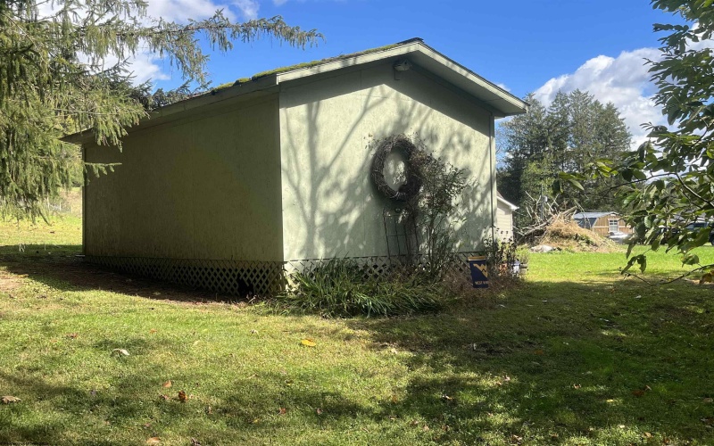 228 Right Freemans Creek Road, Weston, West Virginia 26452, 4 Bedrooms Bedrooms, 7 Rooms Rooms,2 BathroomsBathrooms,Single Family Detached,For Sale,Right Freemans Creek,10161927