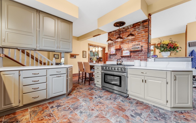 323 Demain Avenue, Morgantown, West Virginia 26501, 5 Bedrooms Bedrooms, 10 Rooms Rooms,3 BathroomsBathrooms,Single Family Detached,For Sale,Demain,10161950