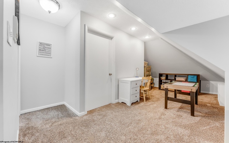 323 Demain Avenue, Morgantown, West Virginia 26501, 5 Bedrooms Bedrooms, 10 Rooms Rooms,3 BathroomsBathrooms,Single Family Detached,For Sale,Demain,10161950