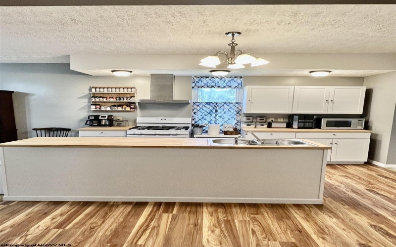 724 Main Street, Grafton, West Virginia 26354, 3 Bedrooms Bedrooms, 6 Rooms Rooms,1 BathroomBathrooms,Single Family Detached,For Sale,Main,10161952