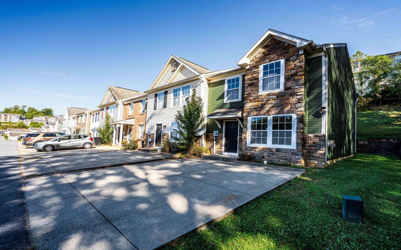 148 Hawks Run Road, Morgantown, West Virginia 26508, 2 Bedrooms Bedrooms, 5 Rooms Rooms,2 BathroomsBathrooms,Single Family Attached,For Sale,Hawks Run,10161974 148 Hawks Run Road, Morgantown, West Virginia 26508, 2 Bedrooms Bedrooms, 5 Rooms Rooms,2 BathroomsBathrooms,Single Family Attached,For Sale,Hawks Run,10161974