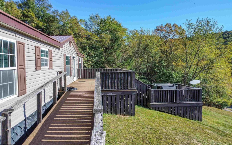 52 Saint Josephs Trail, Fairmont, West Virginia 26553, 3 Bedrooms Bedrooms, 8 Rooms Rooms,2 BathroomsBathrooms,Single Family Detached,For Sale,Saint Josephs,10161990